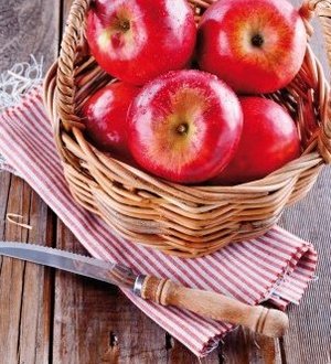 [Translate to France - French:] basket with red apples