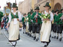 Costume traditionnel et défilé de carabiniers à travers Munich